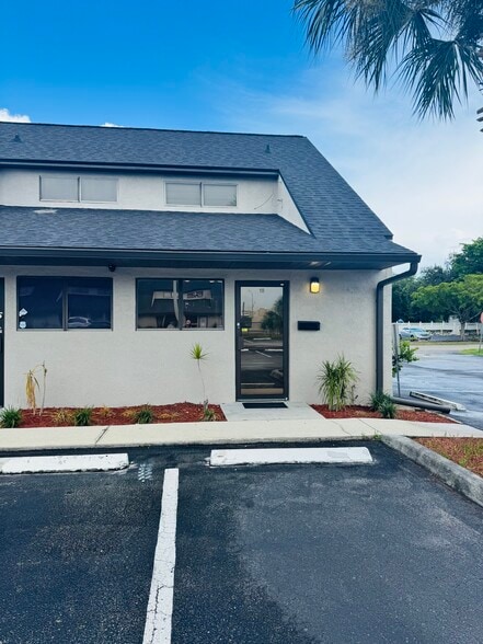 5235 Ramsey Way, Fort Myers, FL for sale - Building Photo - Image 2 of 68