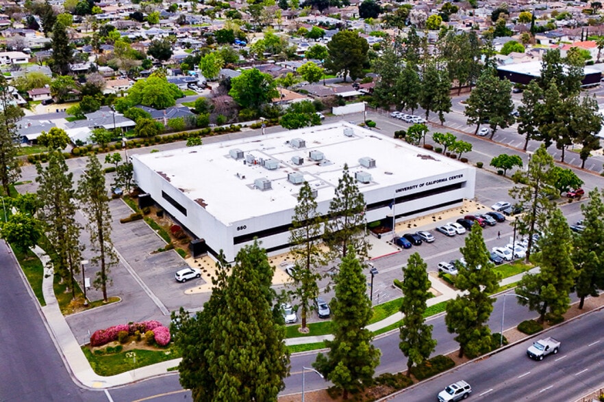 550 E Shaw Ave, Fresno, CA for sale - Building Photo - Image 3 of 3