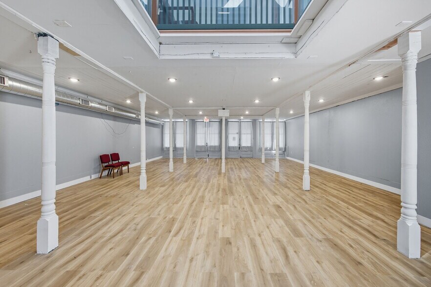 101 East St, Hutto, TX à louer - Photo du bâtiment - Image 3 de 45