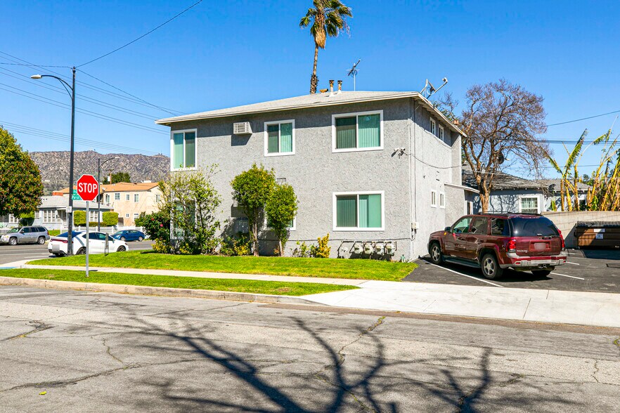 1138 N Parish Pl, Burbank, CA à vendre - Photo du bâtiment - Image 3 de 41