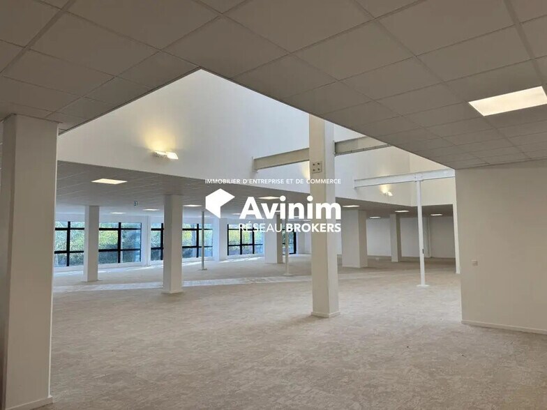 Retail in Saint-Denis for lease - Interior Photo - Image 3 of 6