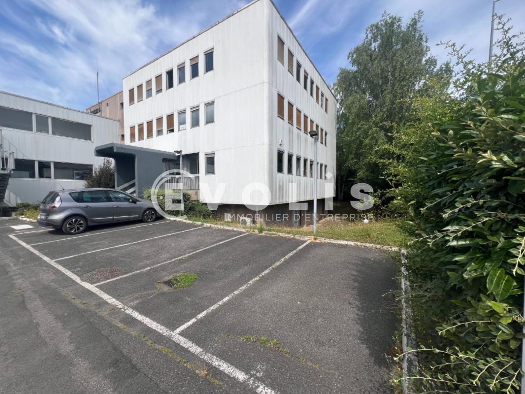 Office in Chennevières-sur-Marne for lease Building Photo- Image 1 of 15