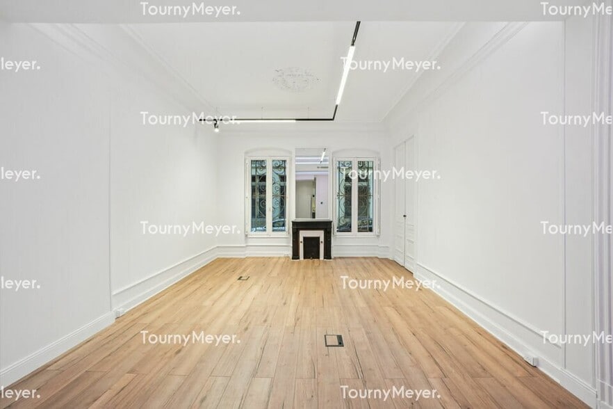 Office in Bordeaux for lease - Interior Photo - Image 2 of 7