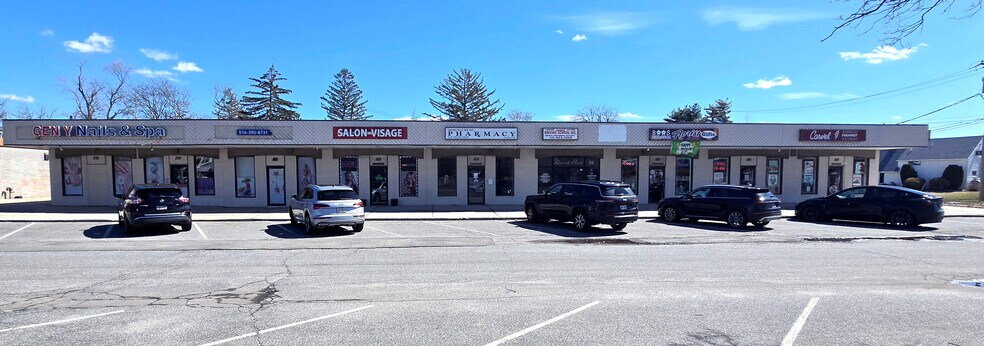 26-42 W Village Green Ave, Hicksville, NY à louer - Photo du bâtiment - Image 3 de 16