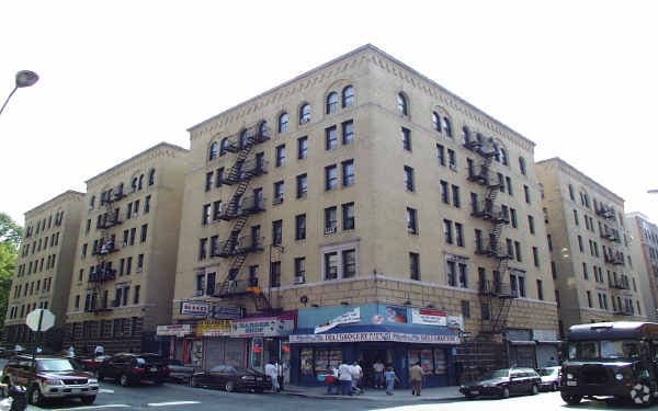 721, 735, & 751 Walton Ave portfolio of 3 properties for sale on LoopNet.ca - Primary Photo - Image 3 of 11