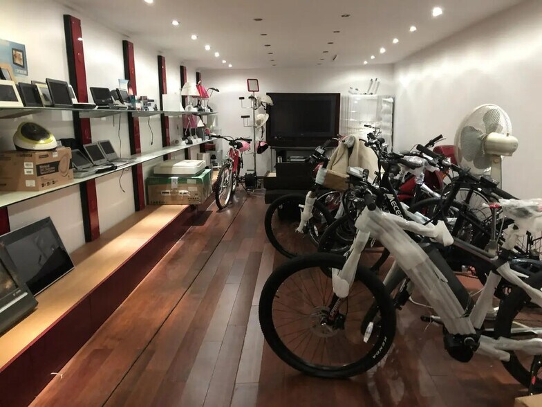 Flex dans Bagnolet à louer - Photo du bâtiment - Image 2 de 9