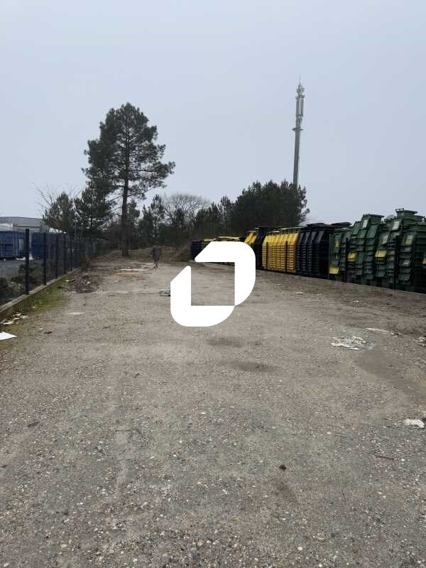 Land in Cestas for lease Building Photo- Image 1 of 2