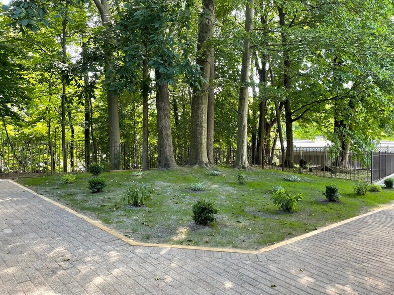 272 N Bedford Rd, Mount Kisco, NY à louer - Photo du bâtiment - Image 3 de 17