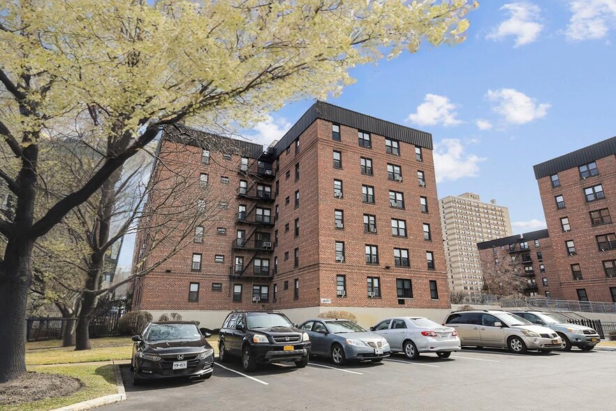 2010 Seagirt Blvd, Far Rockaway, NY à louer - Photo du bâtiment - Image 3 de 5