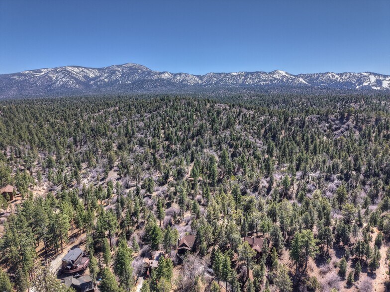 615 Kean way, Big Bear City, CA à vendre - Photo du bâtiment - Image 3 de 9