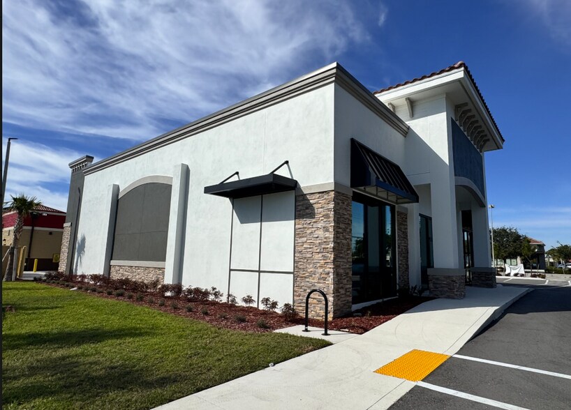 11551 Majestic Palms Blvd, Fort Myers, FL à louer - Photo du bâtiment - Image 2 de 2