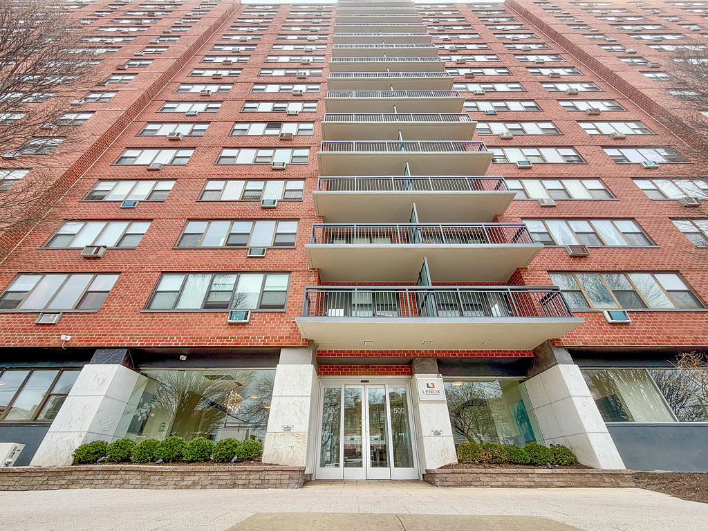 The Lenox portfolio of 12 properties for sale on LoopNet.ca Primary Photo- Image 1 of 7