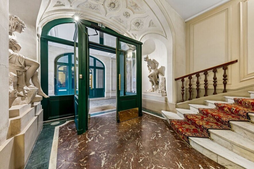 18 Rue De L'Arcade, Paris à louer - Hall d’entrée - Image 2 de 9