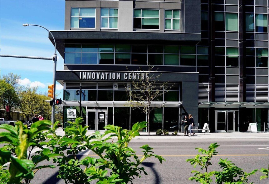 460 Doyle Ave, Kelowna, BC à louer - Photo du bâtiment - Image 3 de 8