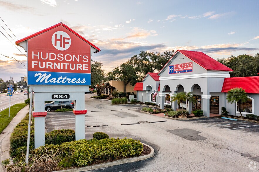 684 E Altamonte Dr, Altamonte Springs, FL à vendre - Photo du bâtiment - Image 2 de 5