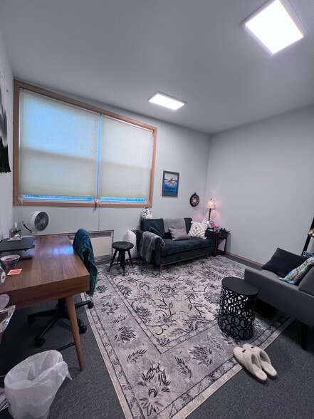 7010 35th Ave NE, Seattle, WA for lease - Interior Photo - Image 3 of 12