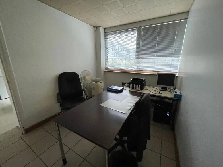 Office in Limonest for lease - Interior Photo - Image 2 of 4