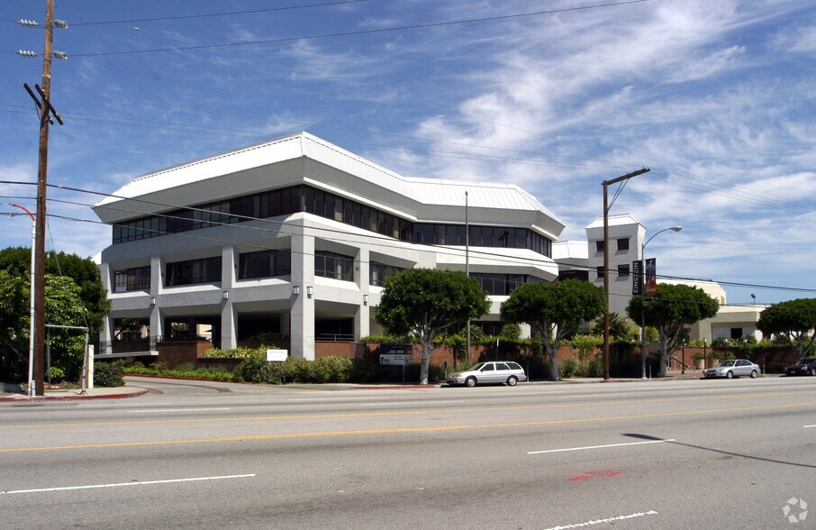 12233 W Olympic Blvd, Los Angeles, CA à louer - Photo du bâtiment - Image 3 de 11