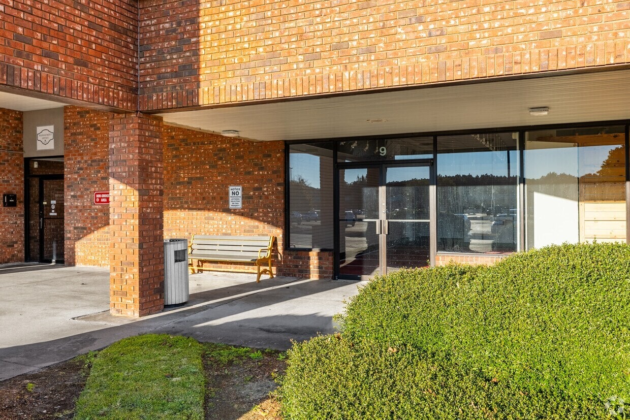 11 Gateway Blvd S, Savannah, GA for lease Building Photo- Image 1 of 4