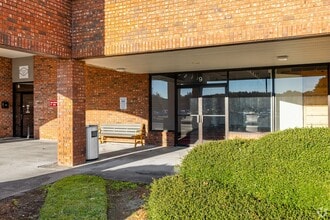 11 Gateway Blvd S, Savannah, GA for lease Building Photo- Image 1 of 4