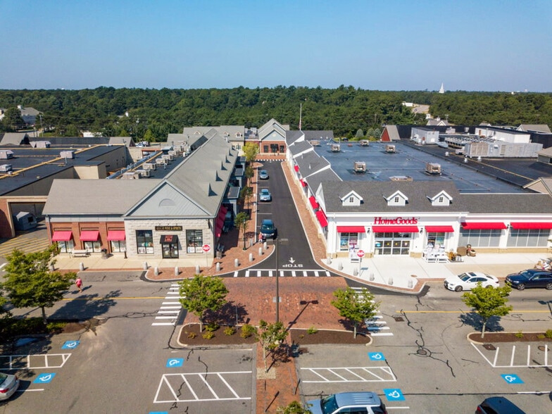 650 Falmouth Rd, Mashpee, MA à louer - Photo du bâtiment - Image 3 de 8