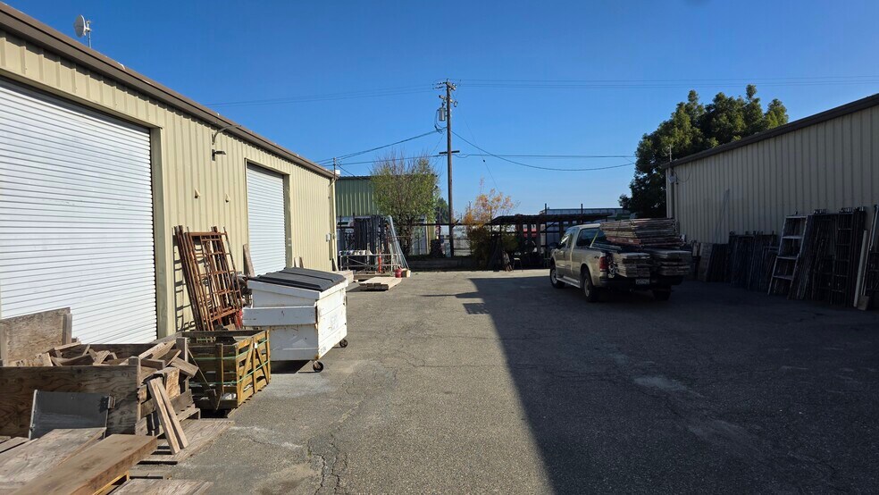 900-986 W Glenwood Ave, Turlock, CA à louer - Photo du bâtiment - Image 2 de 2