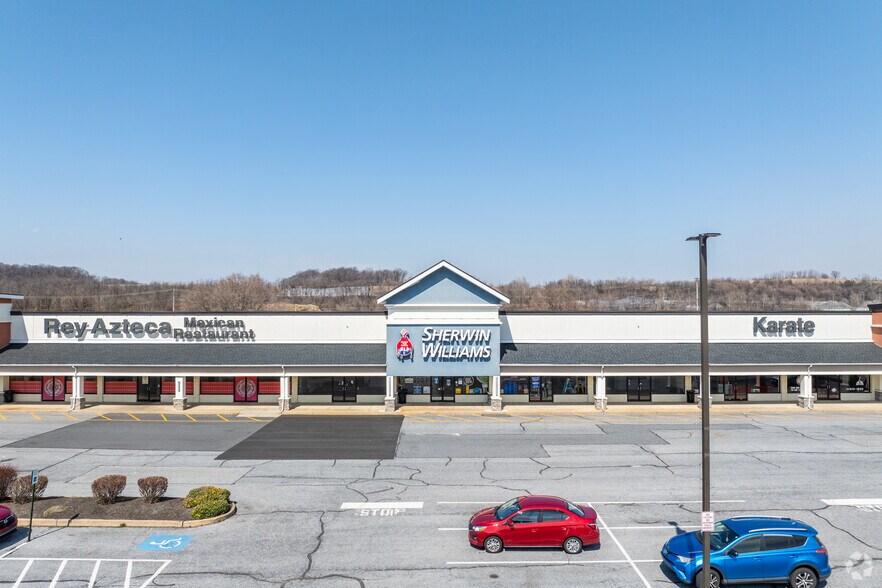 2-22 N Londonderry Sq, Palmyra, PA à louer - Photo du bâtiment - Image 3 de 8