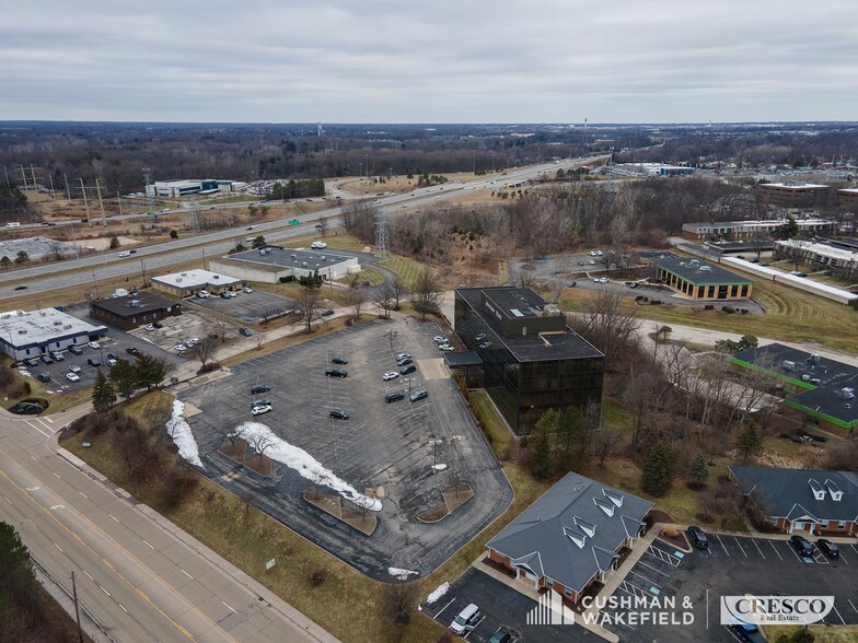 16600 Sprague Rd, Middleburg Heights, OH à louer - Photo du bâtiment - Image 2 de 12