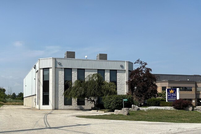 Plus de détails pour 1945 Blackacre Dr, Tecumseh, ON - Industriel à louer