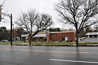 1697-1699 Whitney Ave, Hamden, CT à louer Photo du bâtiment- Image 1 de 4