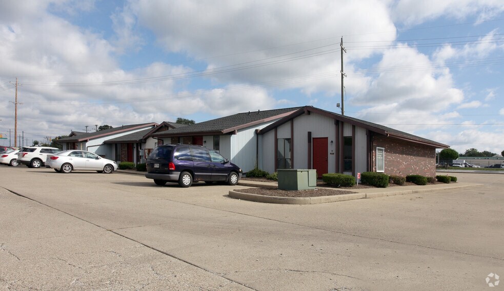 1400 E Pugh Dr, Terre Haute, IN à louer - Photo du bâtiment - Image 2 de 2