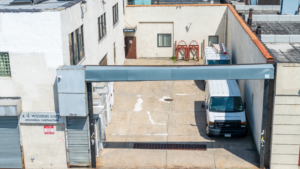 4315 36th St, Long Island City, NY for lease - Building Photo - Image 2 of 16