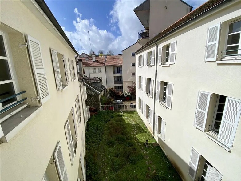 Office in Sèvres for lease - Building Photo - Image 2 of 8