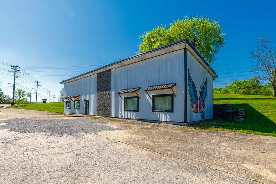 806 Washington St W, Fayetteville, TN à vendre - Photo du bâtiment - Image 3 de 23