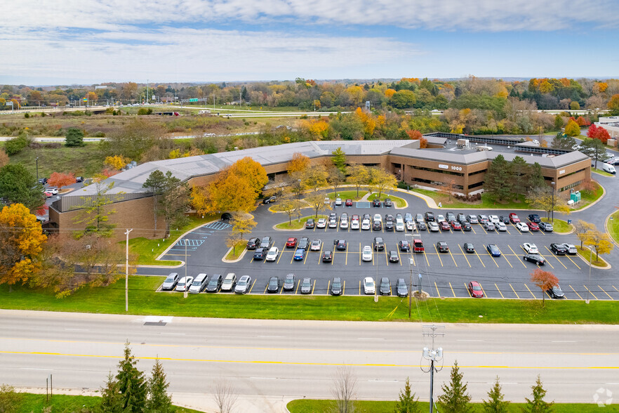 1000 E Paris Ave SE, Grand Rapids, MI à louer - Photo du bâtiment - Image 2 de 5