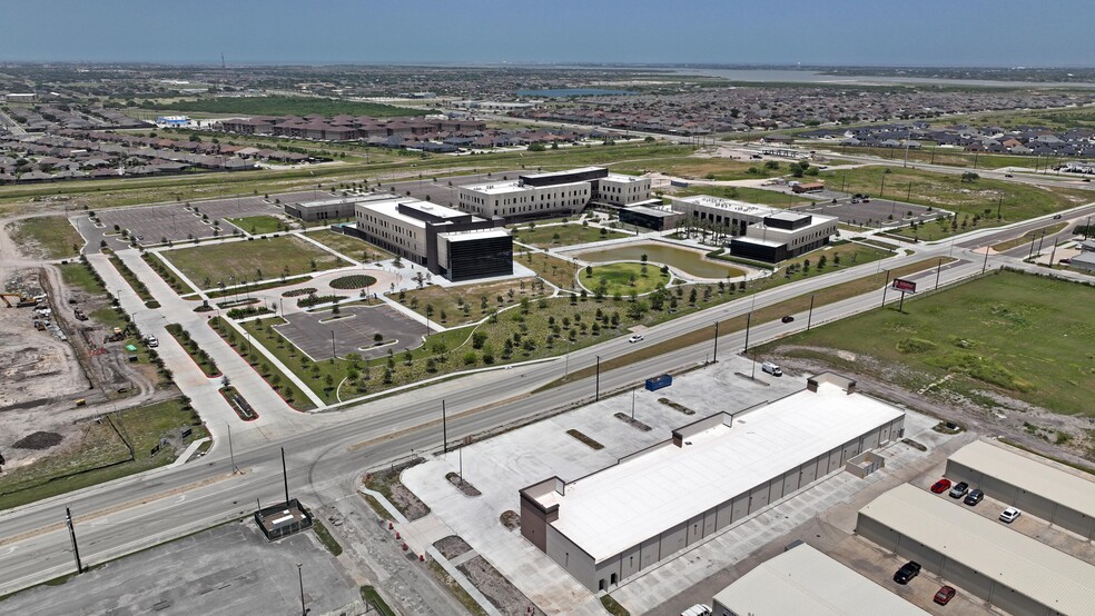 7001 Yorktown Blvd, Corpus Christi, TX for lease - Building Photo - Image 3 of 5
