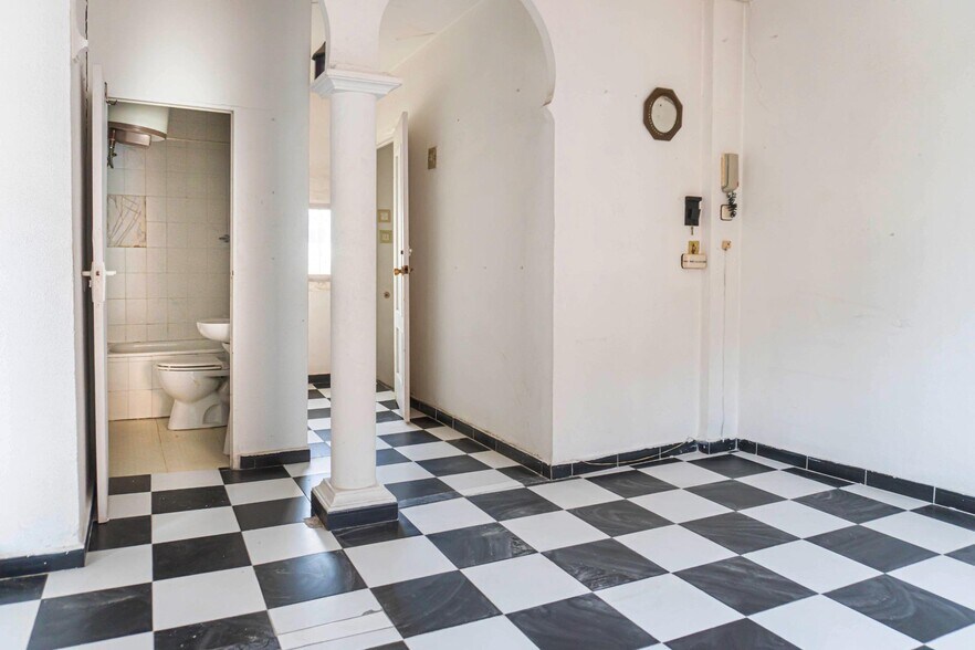 Bureau dans Sevilla, Sevilla à vendre - Photo du bâtiment - Image 2 de 31