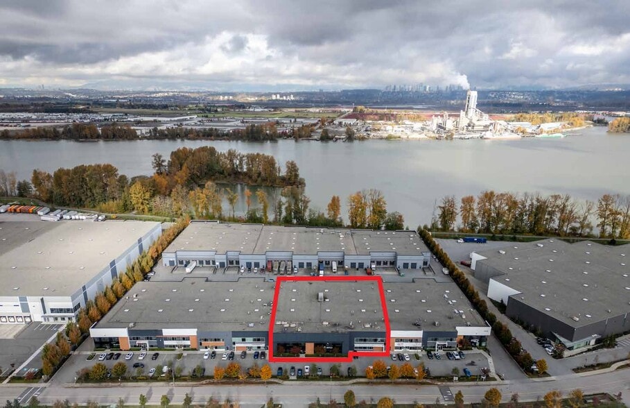 Units 106-108 7717 Beedie Way, Delta portefeuille de 3 propriétés à vendre sur LoopNet.ca - Aérien - Image 3 de 6