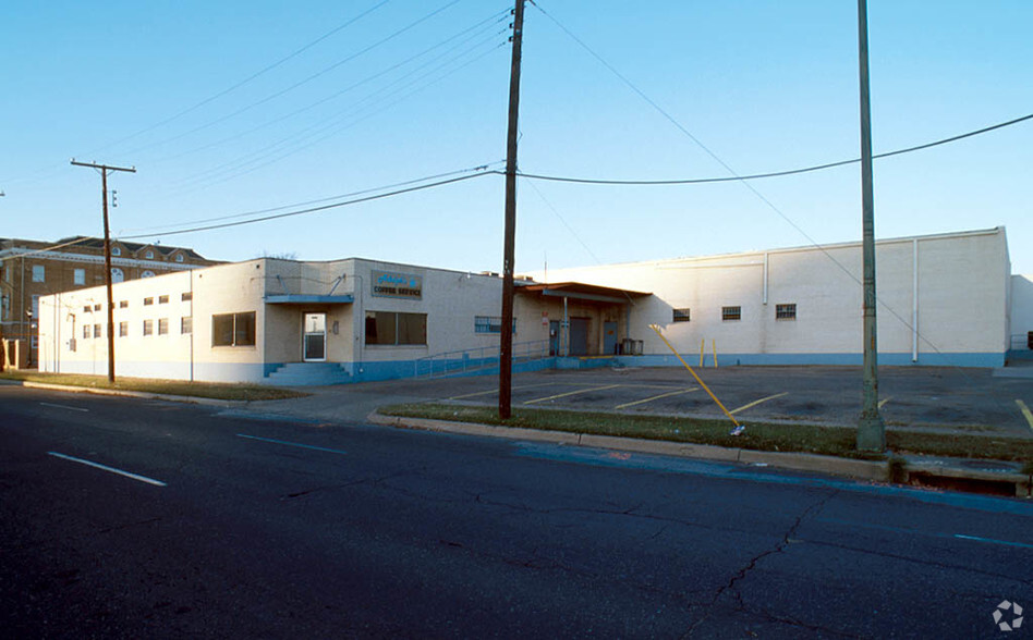 606 N Good Latimer Expy, Dallas, TX for sale - Building Photo - Image 3 of 4