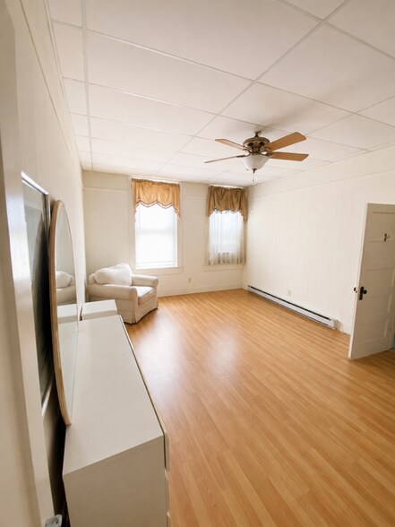233-235 S Elm St, Greensboro, NC à vendre - Photo intérieure - Image 3 de 5