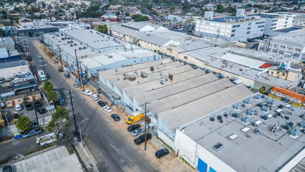 1370 Esperanza St, Los Angeles, CA à louer - Photo du bâtiment - Image 3 de 4