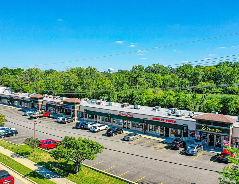 701-743 E Roosevelt Rd, Lombard, IL for lease - Building Photo - Image 2 of 6