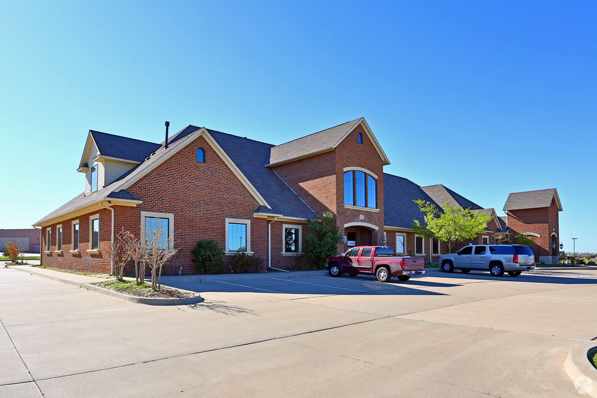 1703 Professional Cir, Yukon, OK for sale Primary Photo- Image 1 of 1