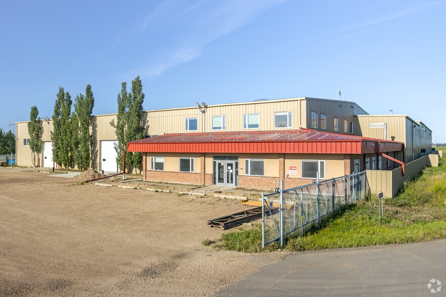24521 510 Township Rd, Nisku, AB à louer - Photo du bâtiment - Image 2 de 6