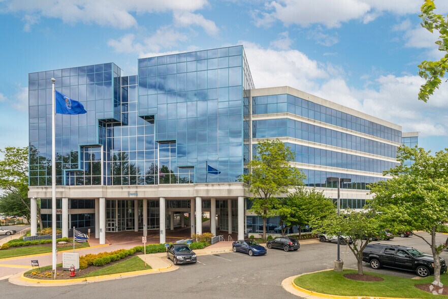 11250 Waples Mill Rd, Fairfax, VA à louer - Photo du bâtiment - Image 2 de 2