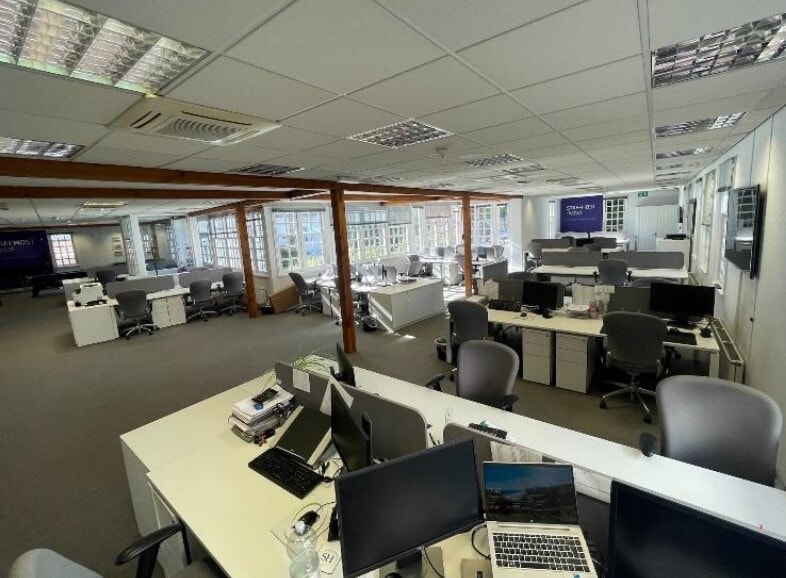 27 London End, Beaconsfield à louer Photo intérieure- Image 1 de 2