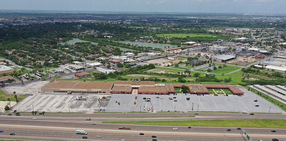 800 Frontage Rd, Brownsville, TX for lease - Building Photo - Image 2 of 4