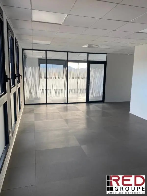 Office in Aubagne for lease Interior Photo- Image 1 of 7