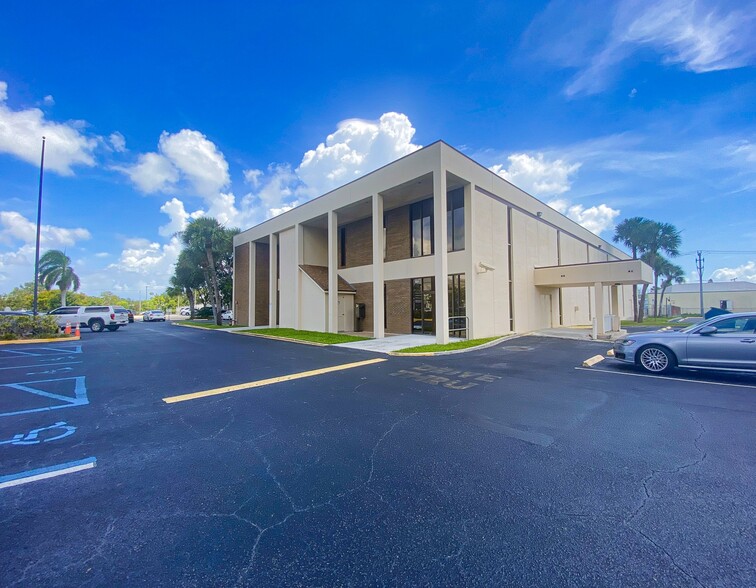 851 SE Johnson Ave, Stuart, FL à vendre - Photo du bâtiment - Image 2 de 6