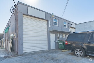 653 W 27th St, Hialeah, FL for lease Building Photo- Image 2 of 6